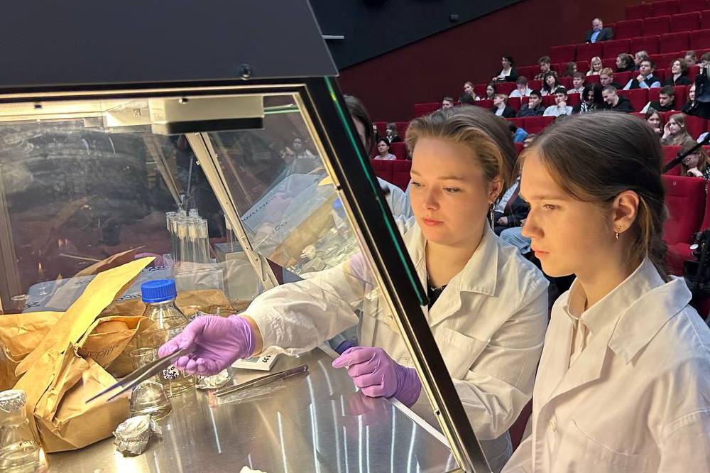 Воспитанники малой сельскохозяйственной академии  СФНЦА РАН высадили семена из космоса