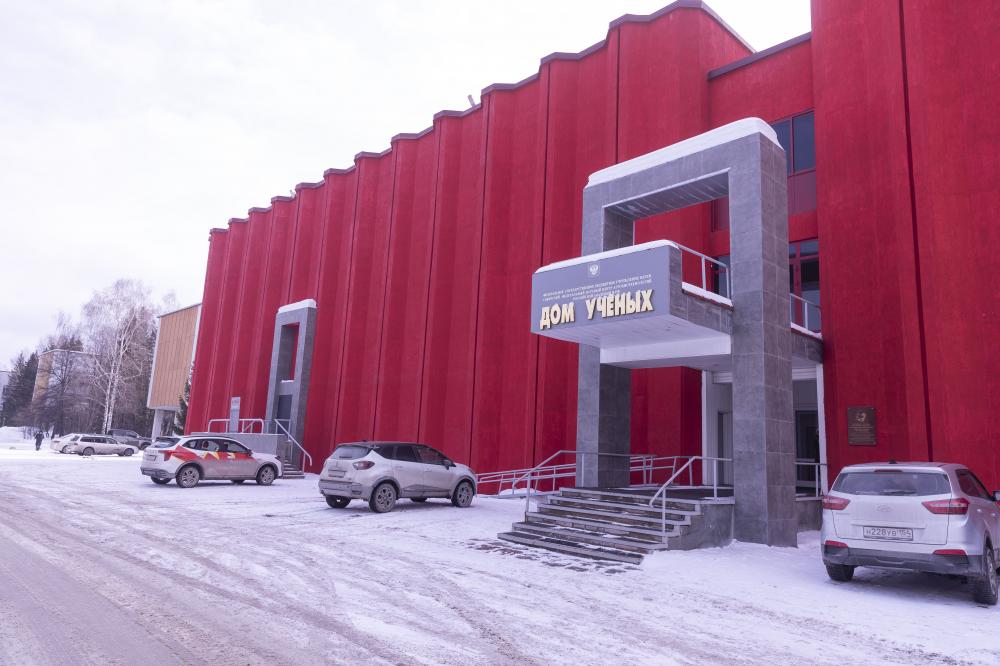 Закончена реставрация фасада Дома ученых в пос.Краснообске