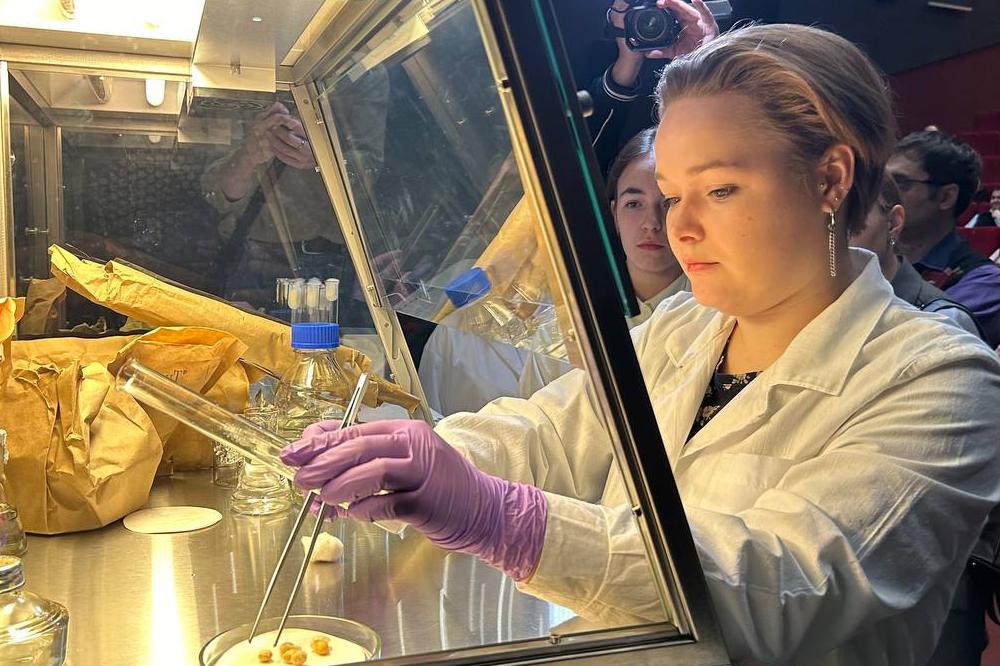 Воспитанники малой сельскохозяйственной академии  СФНЦА РАН высадили семена из космоса